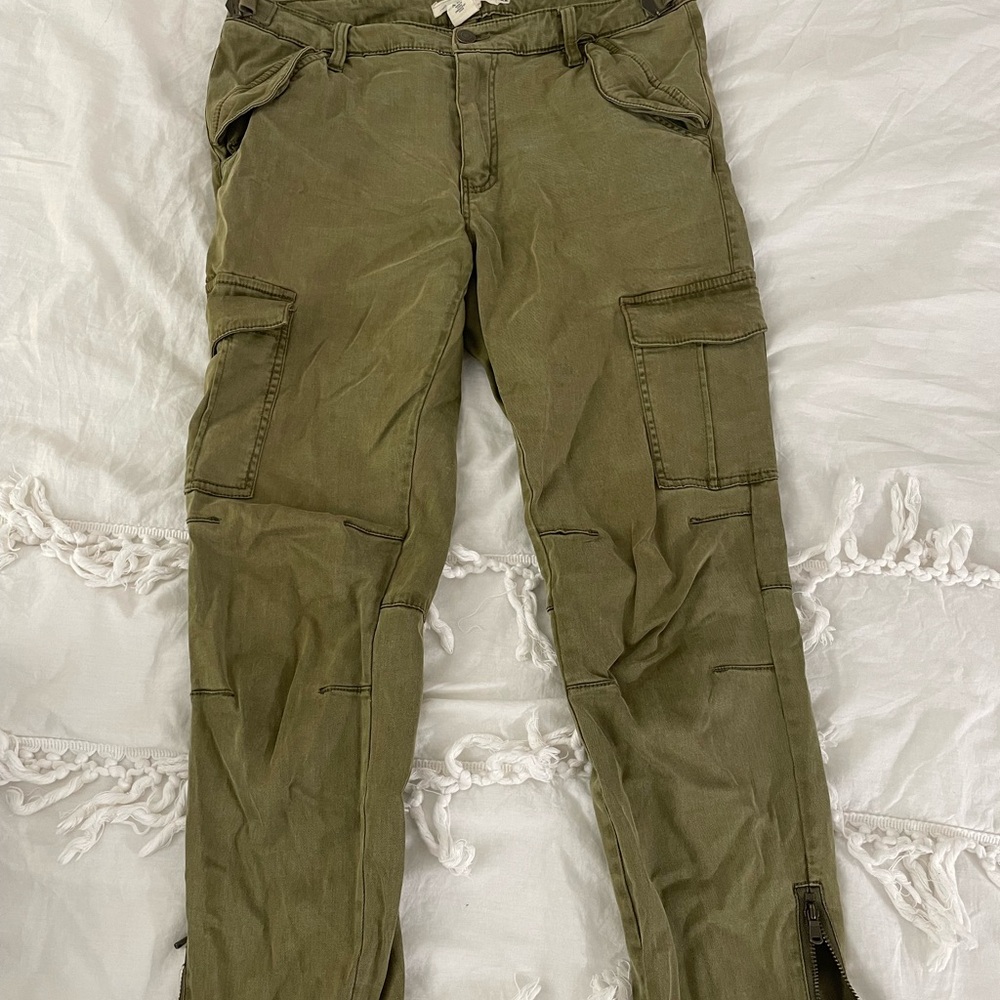 Olive Green Cargo Pants with Durable Fabric and Tapered Fit